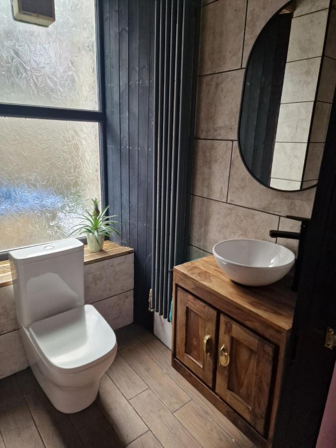 The Penny Black Apartment With Indoor Hot Tub Slamannan Exterior photo