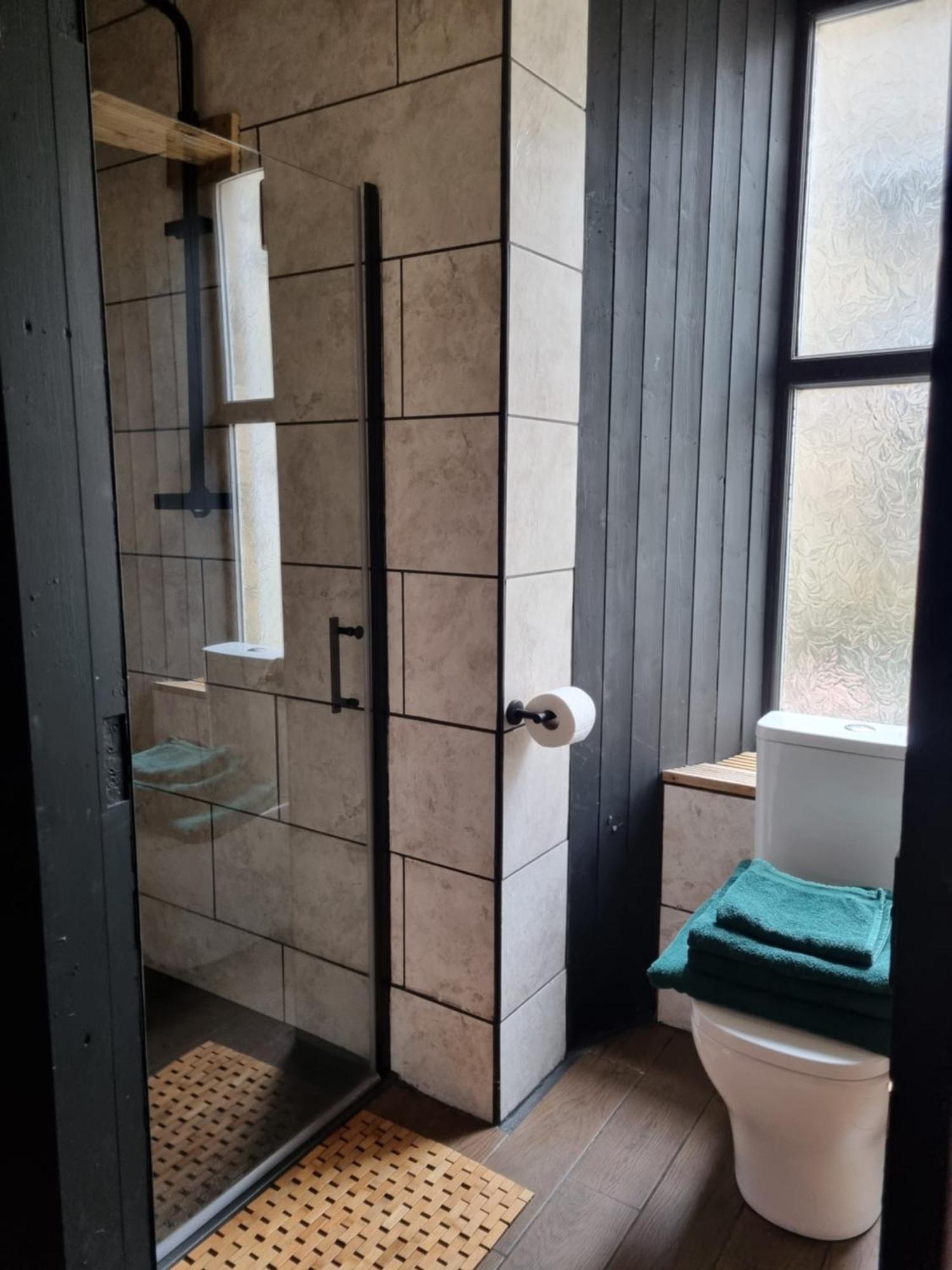The Penny Black Apartment With Indoor Hot Tub Slamannan Exterior photo